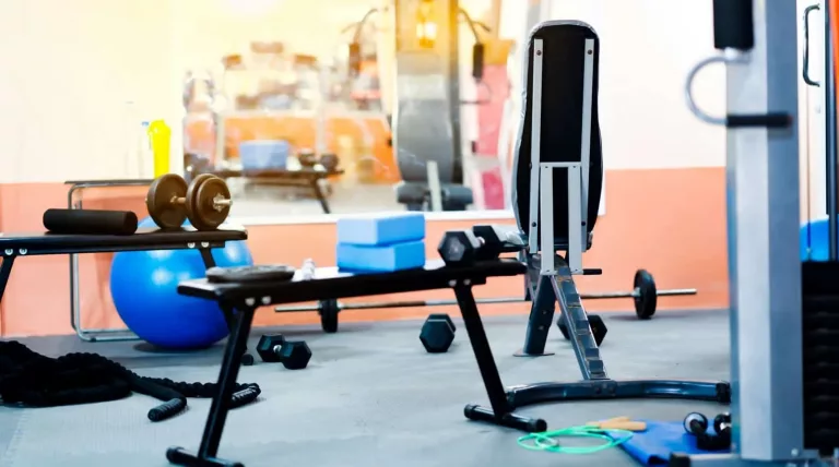 exercise-equipment-in-gym-2