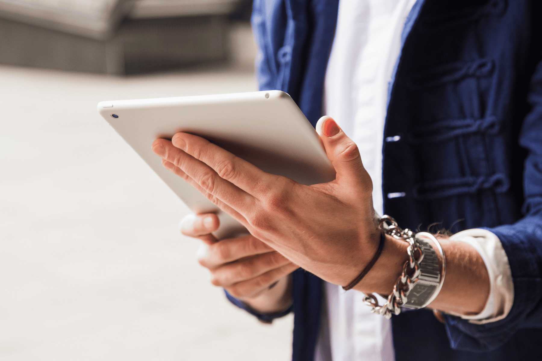 Person holding a tablet